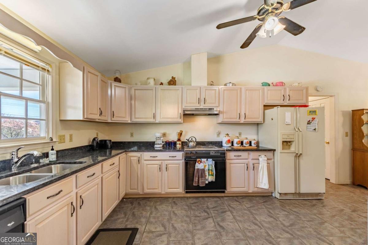 380 La Vista Drive Blue Ridge - 9