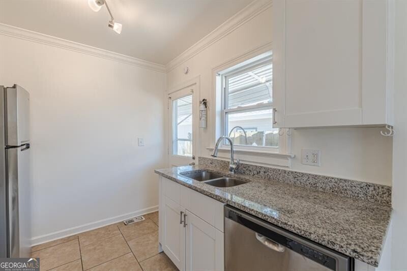1560 Temple Avenue College Park - 11