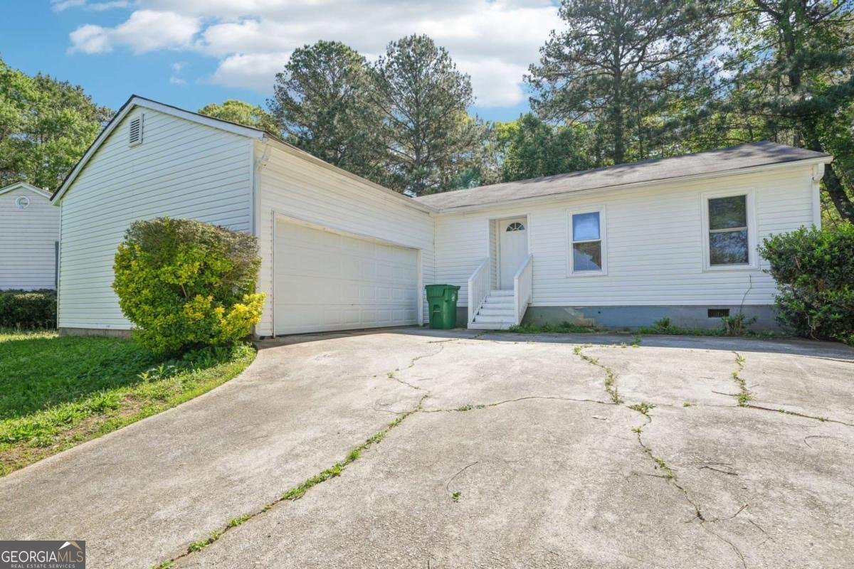 2058 Corners Circle Lithonia - 1