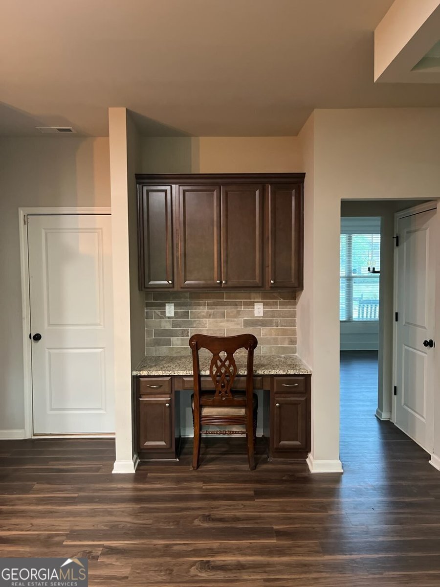 9240 Hollywood Drive Gainesville - 23