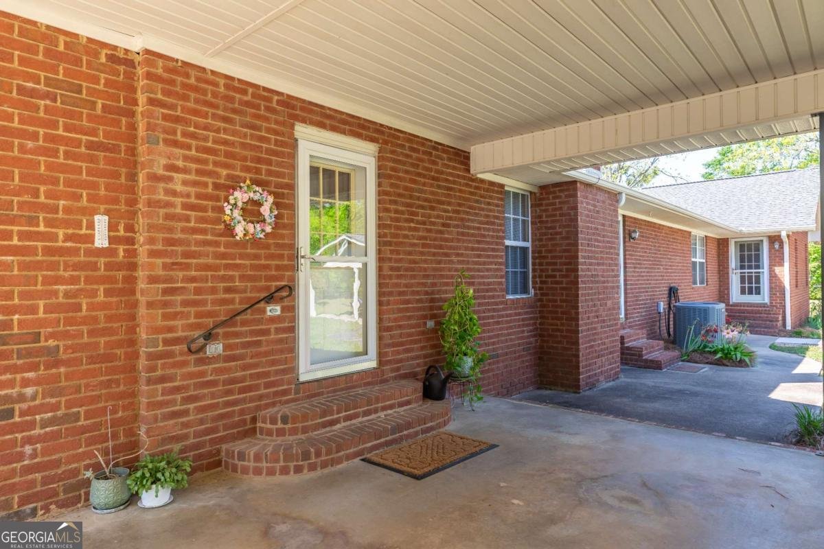 301 Willow Drive Glennville - 38