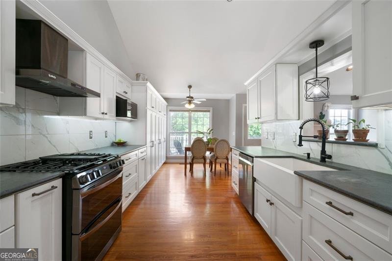 31 CLEARVIEW Drive Cartersville - 15