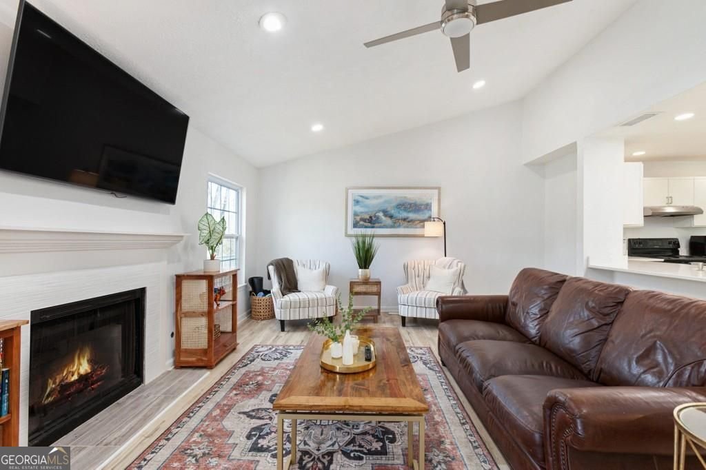 384 Teal Court Roswell - 3