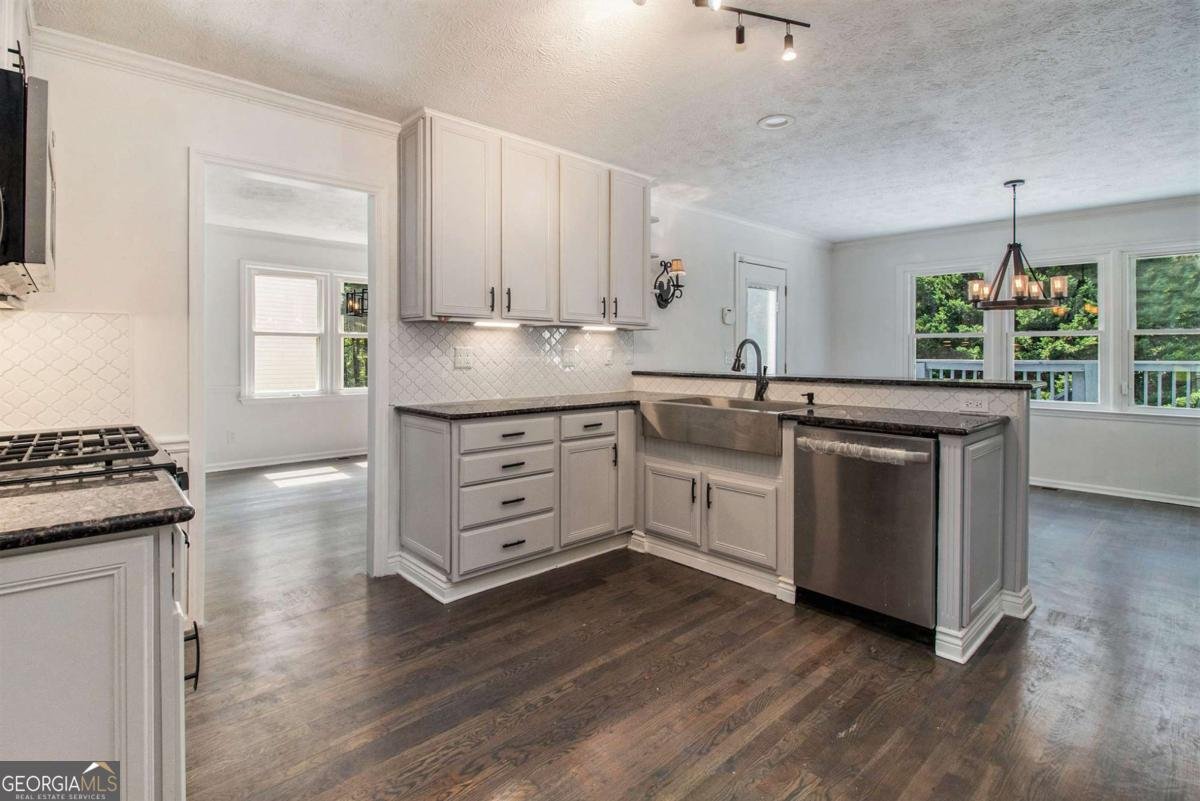 651 Deer Oaks Drive Lawrenceville - 10
