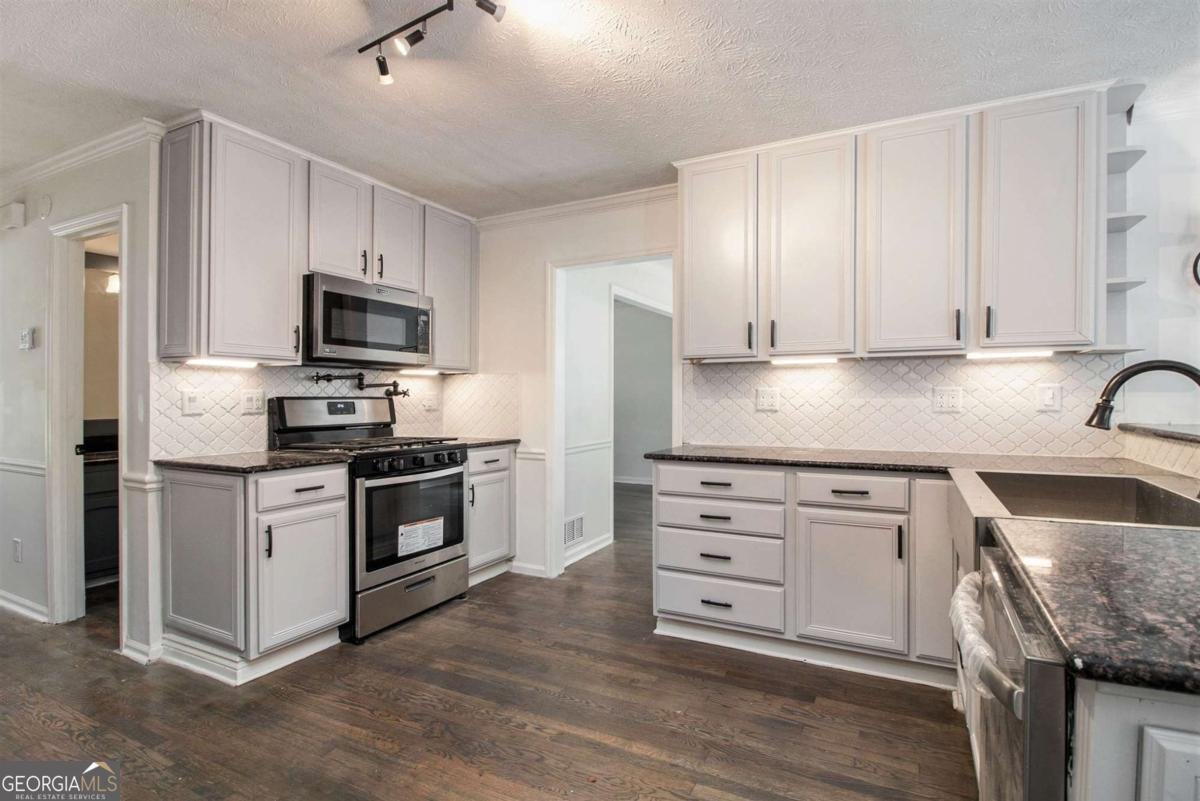651 Deer Oaks Drive Lawrenceville - 11
