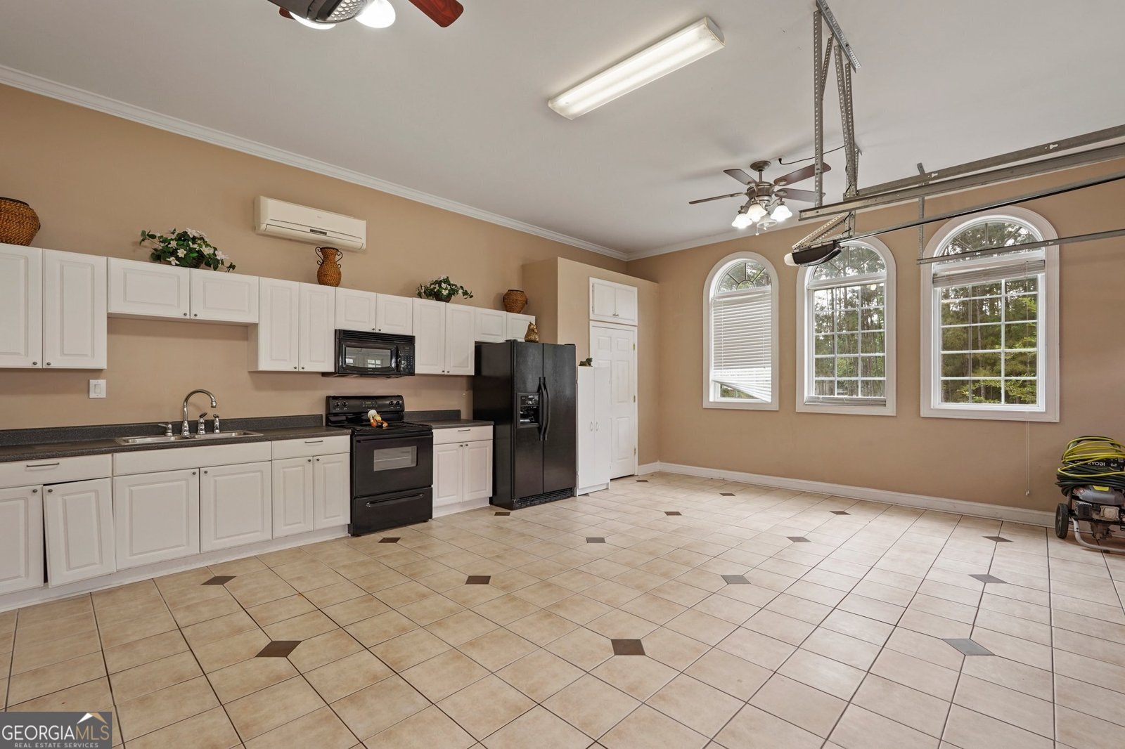 112 Manor Row Pooler - 24