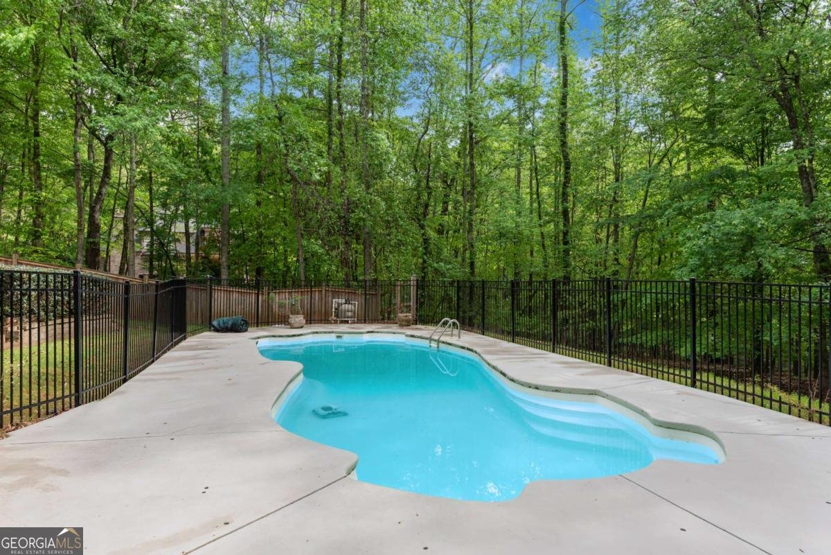 1400 Squire Lane Cumming - 77