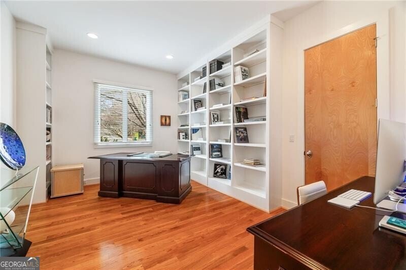 4835 Merlendale Court Atlanta - 29