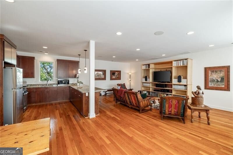 4835 Merlendale Court Atlanta - 31