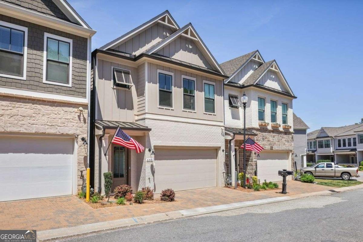 690 Stickley Oak Way Woodstock - 1