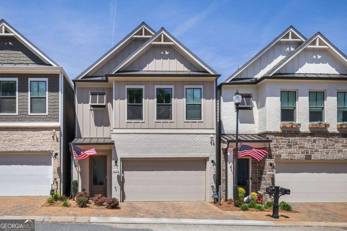 690 Stickley Oak Way Woodstock - 2