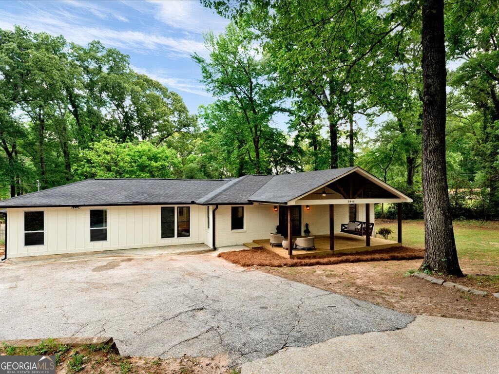 5840 CRABAPPLE Drive Mableton - 3