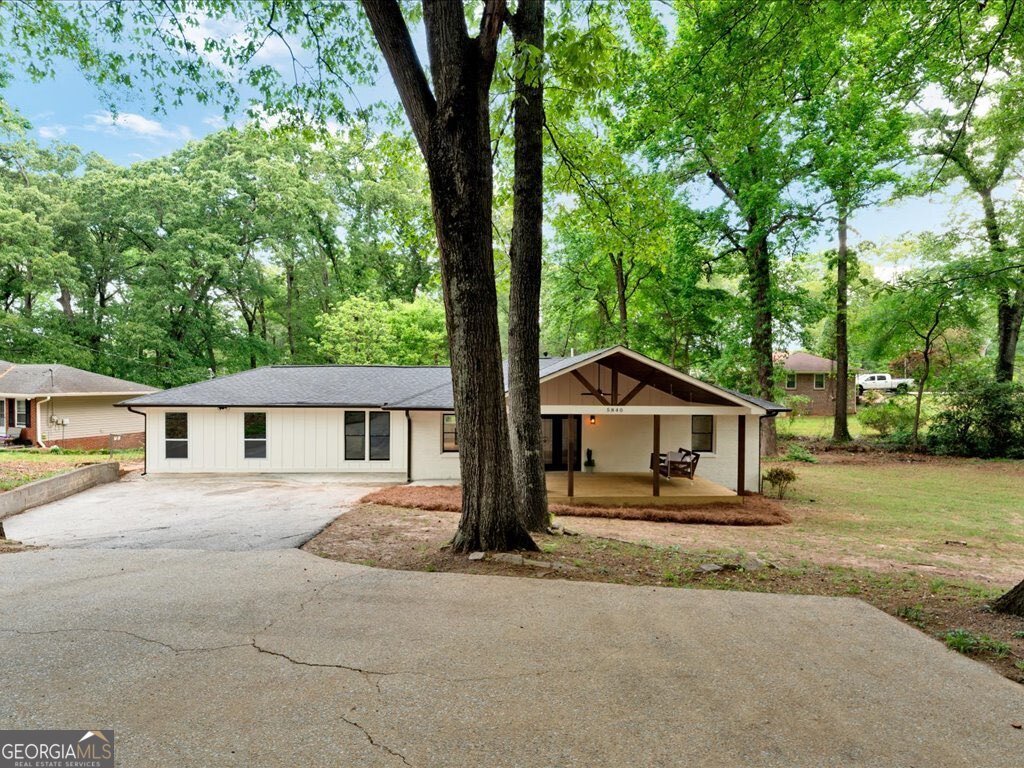 5840 CRABAPPLE Drive Mableton - 5