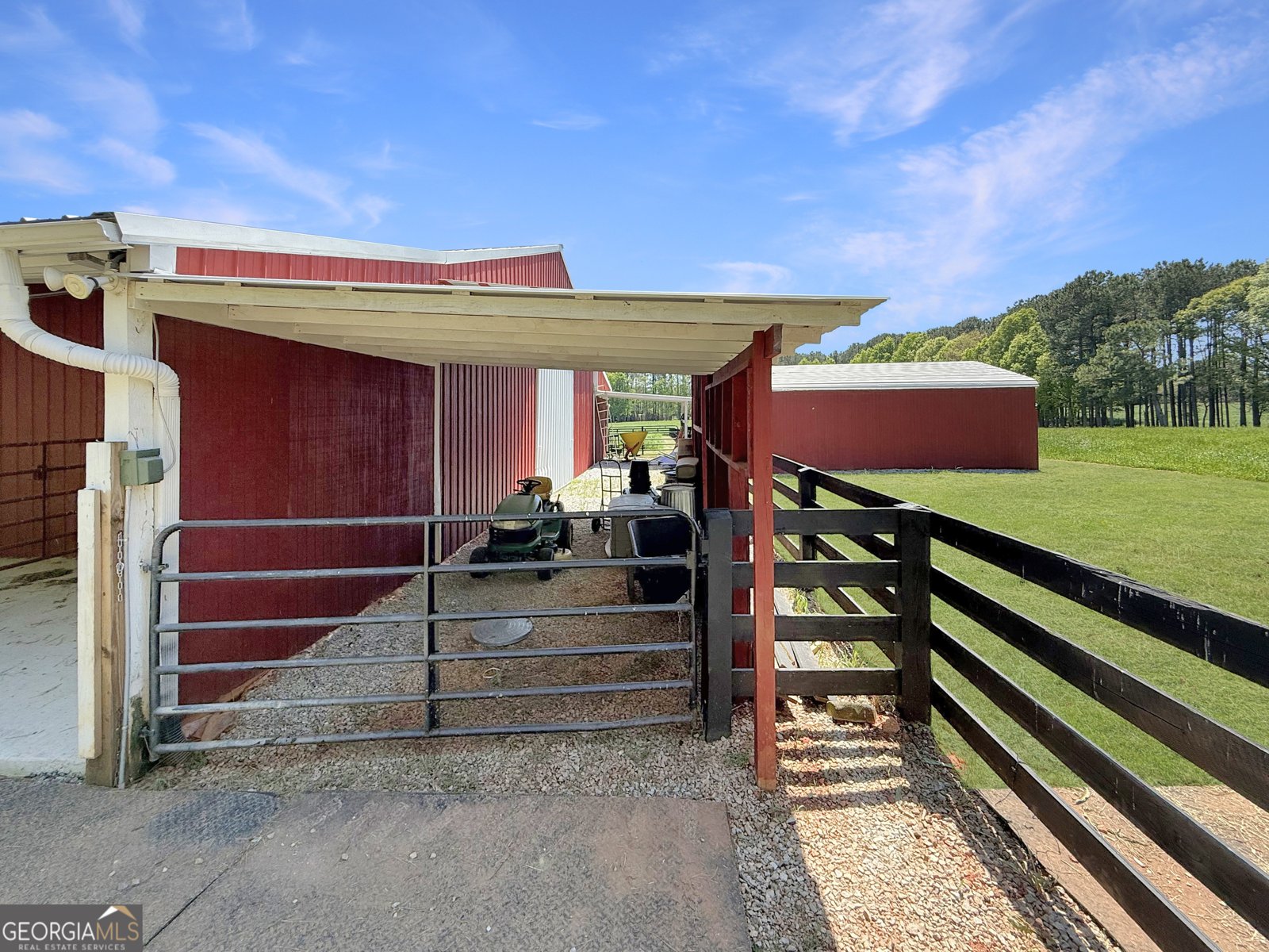 6356 Highway 191 Comer - 66