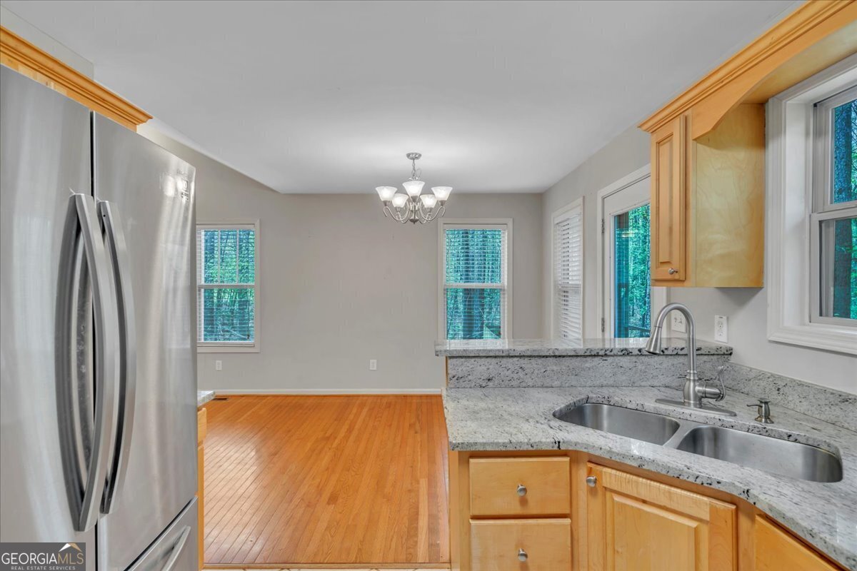 49 Kay Road White - 10