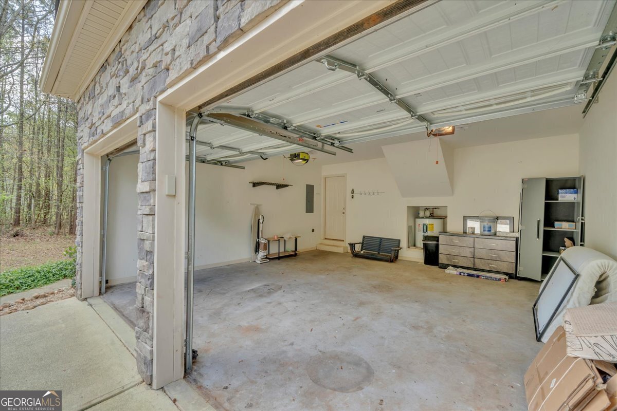 49 Kay Road White - 26