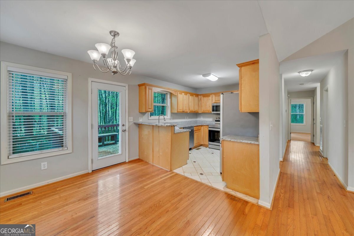 49 Kay Road White - 6
