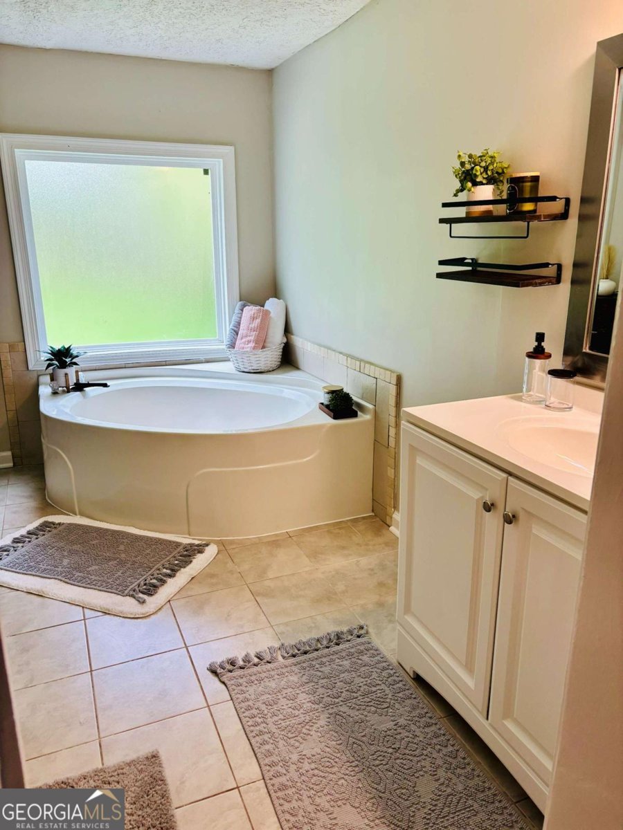 8 Dixie Drive Stockbridge - 16
