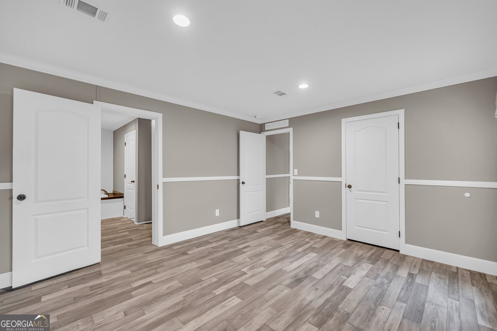 2523 Westmoreland Road Cleveland - 33
