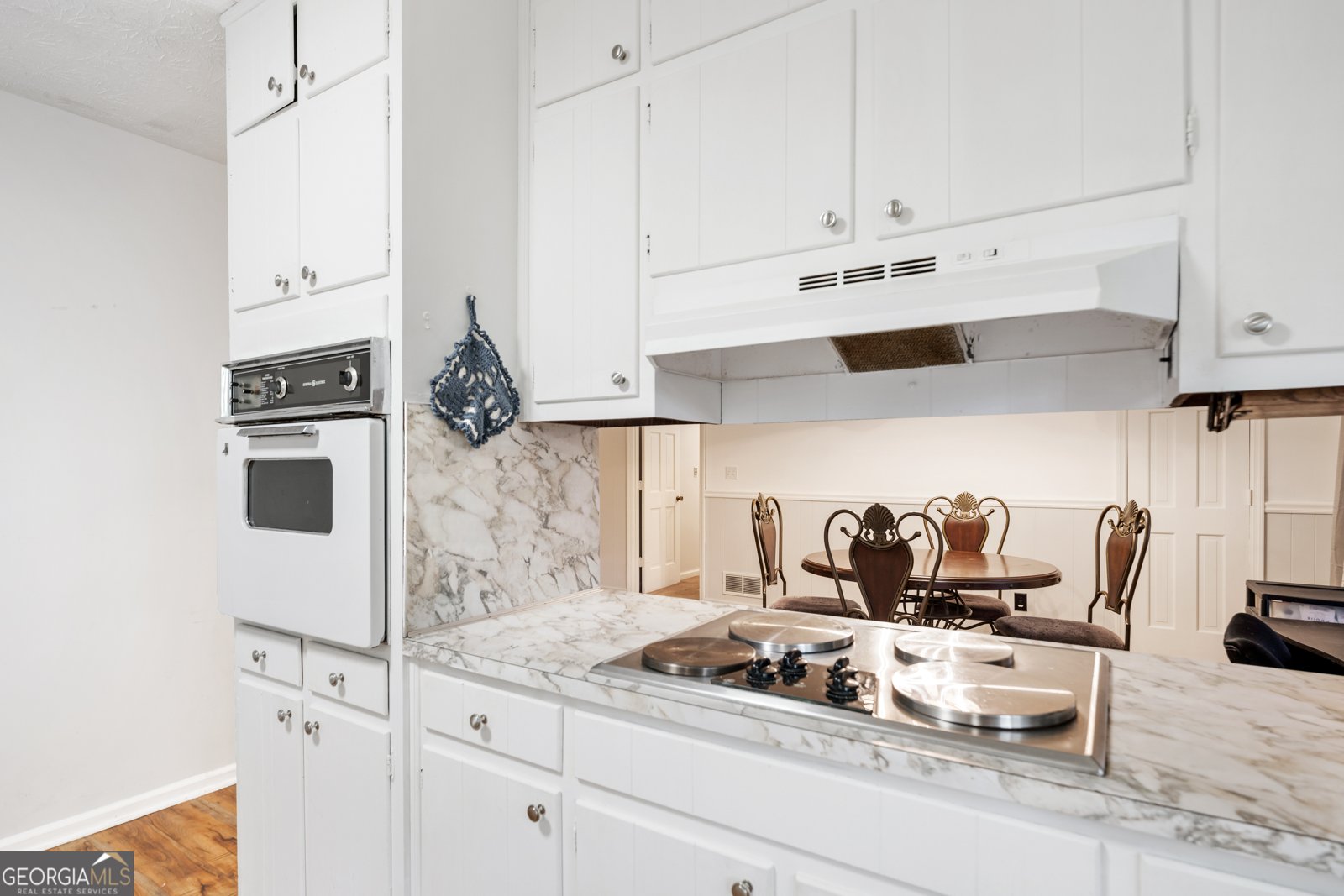 556 Auburn Road Auburn - 11
