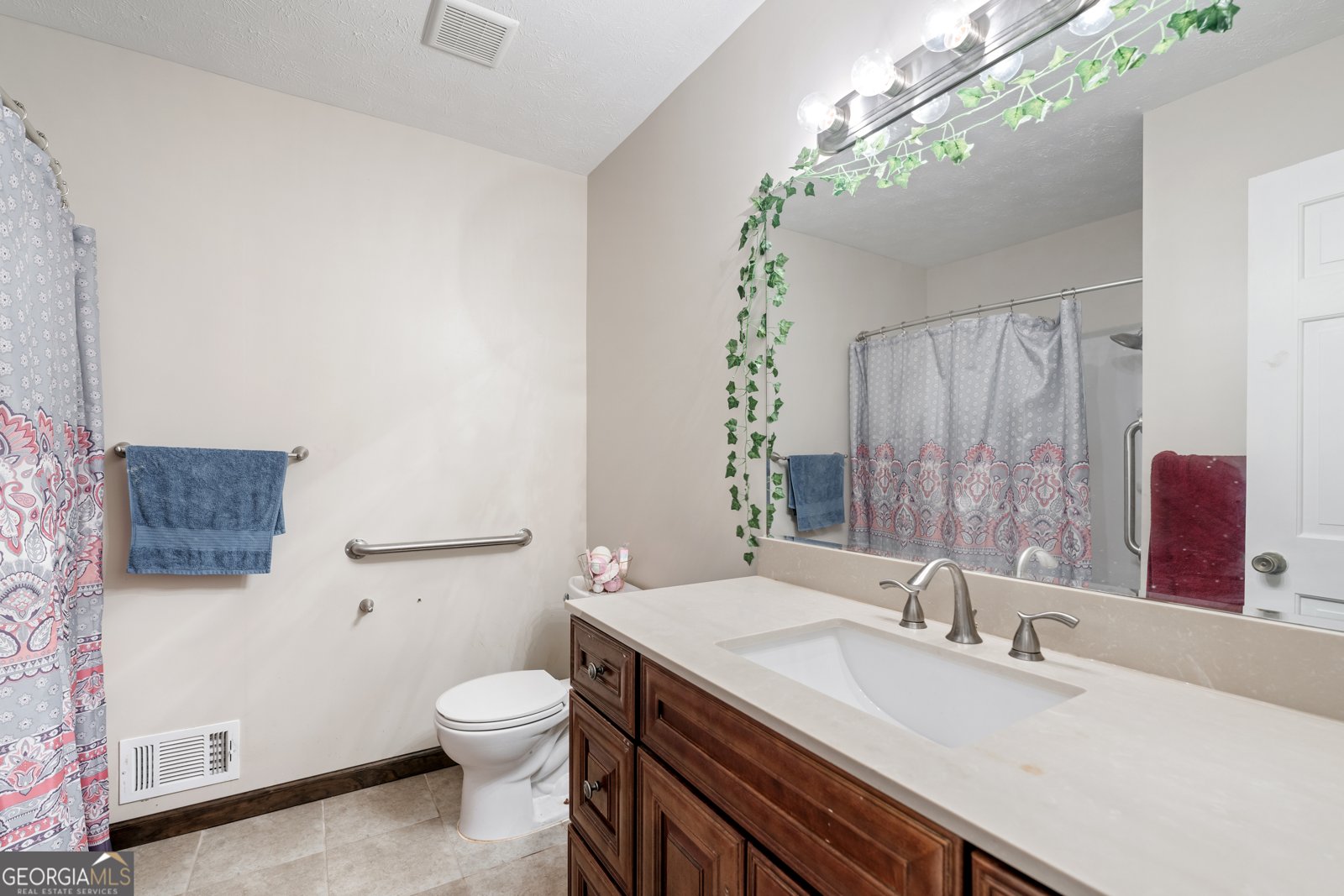 556 Auburn Road Auburn - 13