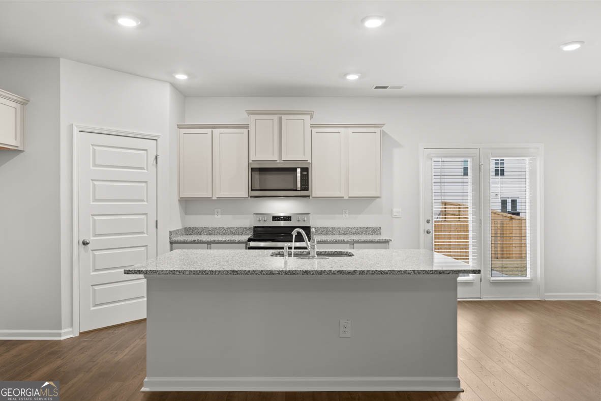334 Sound Circle Stockbridge - 11
