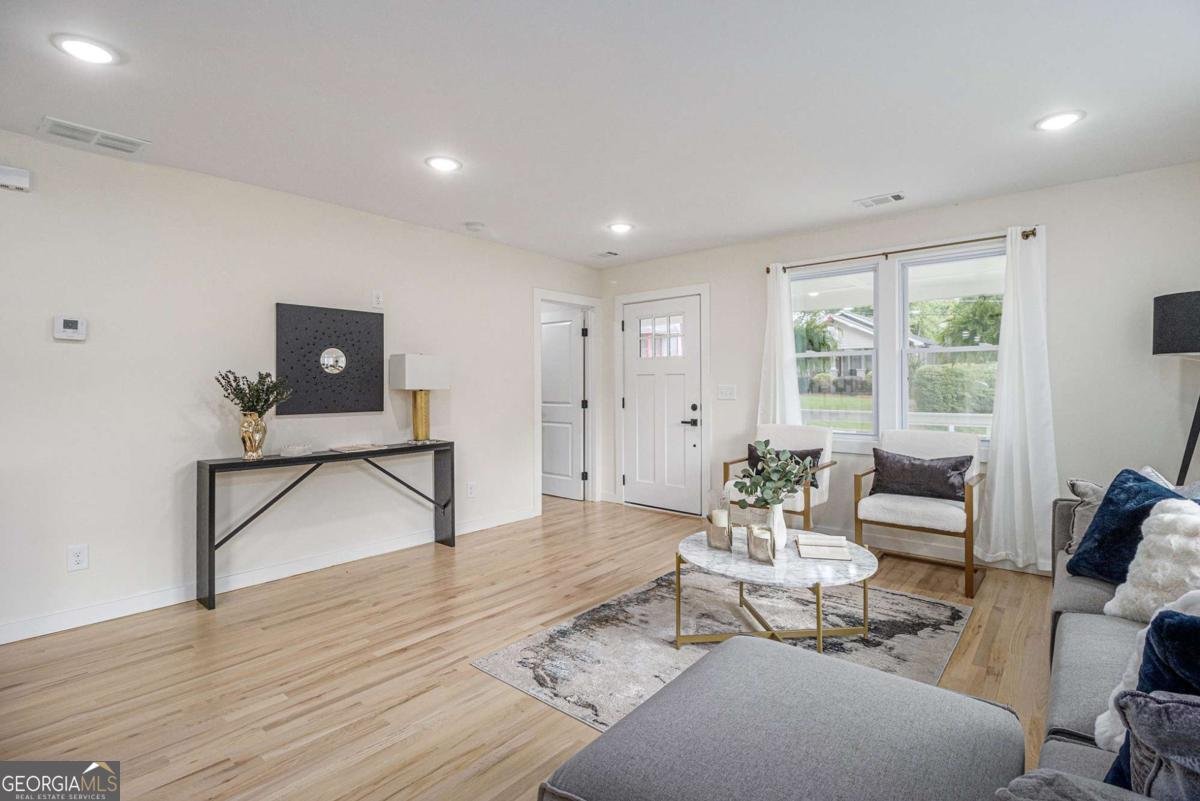176 RHODESIA Avenue Atlanta - 7