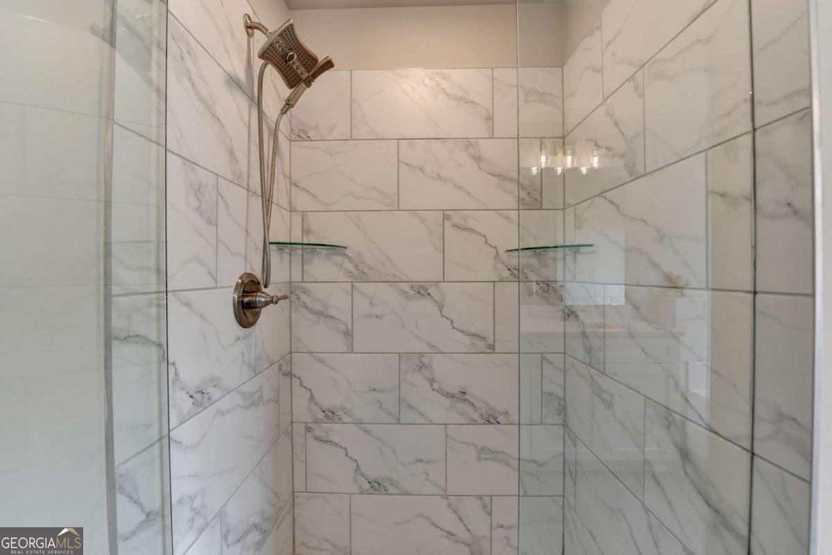 3985 FOXDALE Lane Cumming - 51