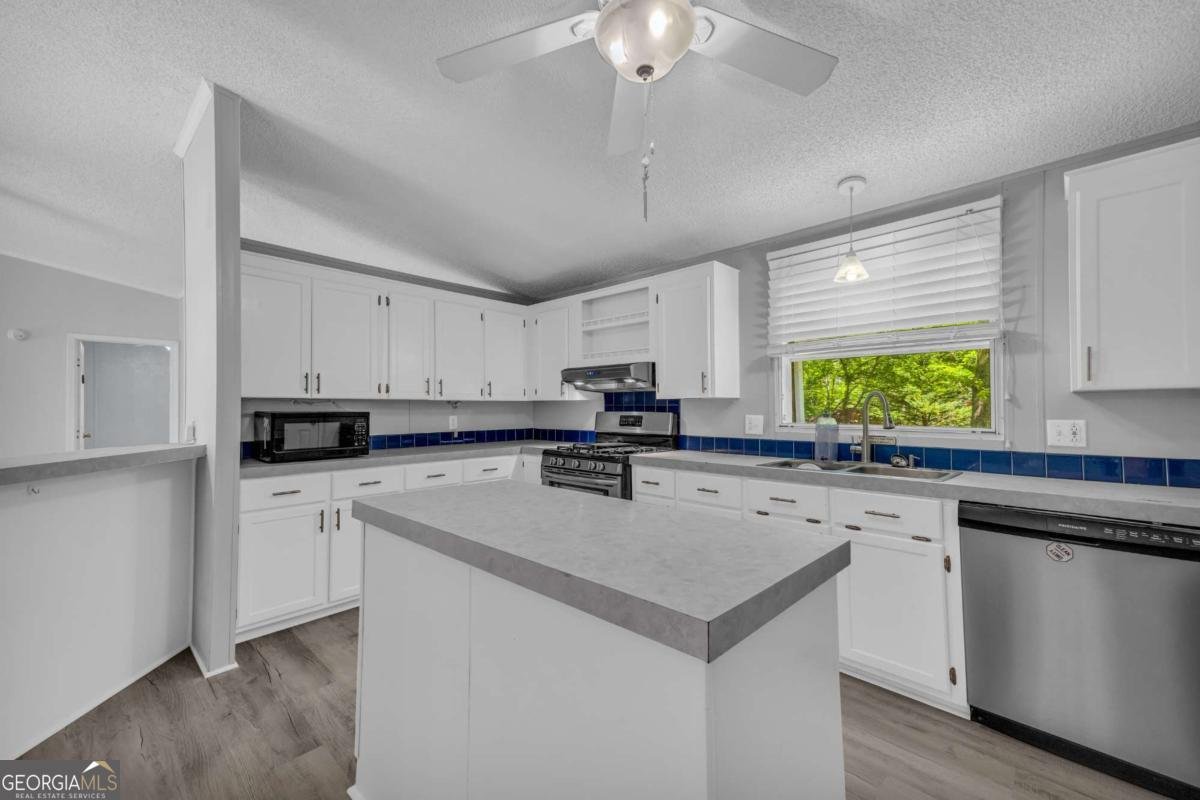 1437 Frank Lovell Road Clarkesville - 28