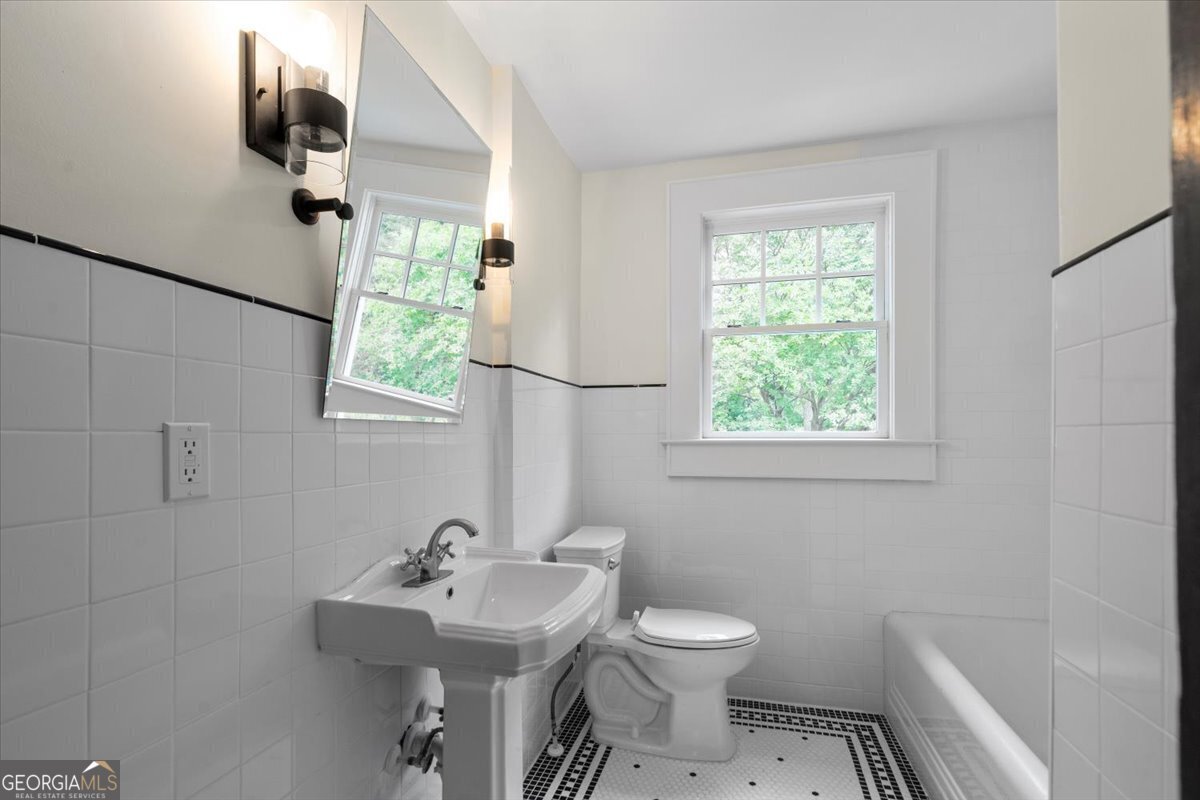 6104 Floyd Street Covington - 28