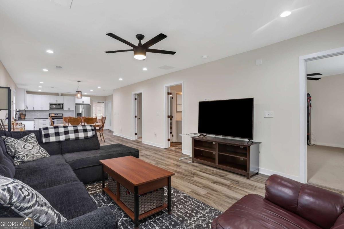 235 Holly Road Atlanta - 4
