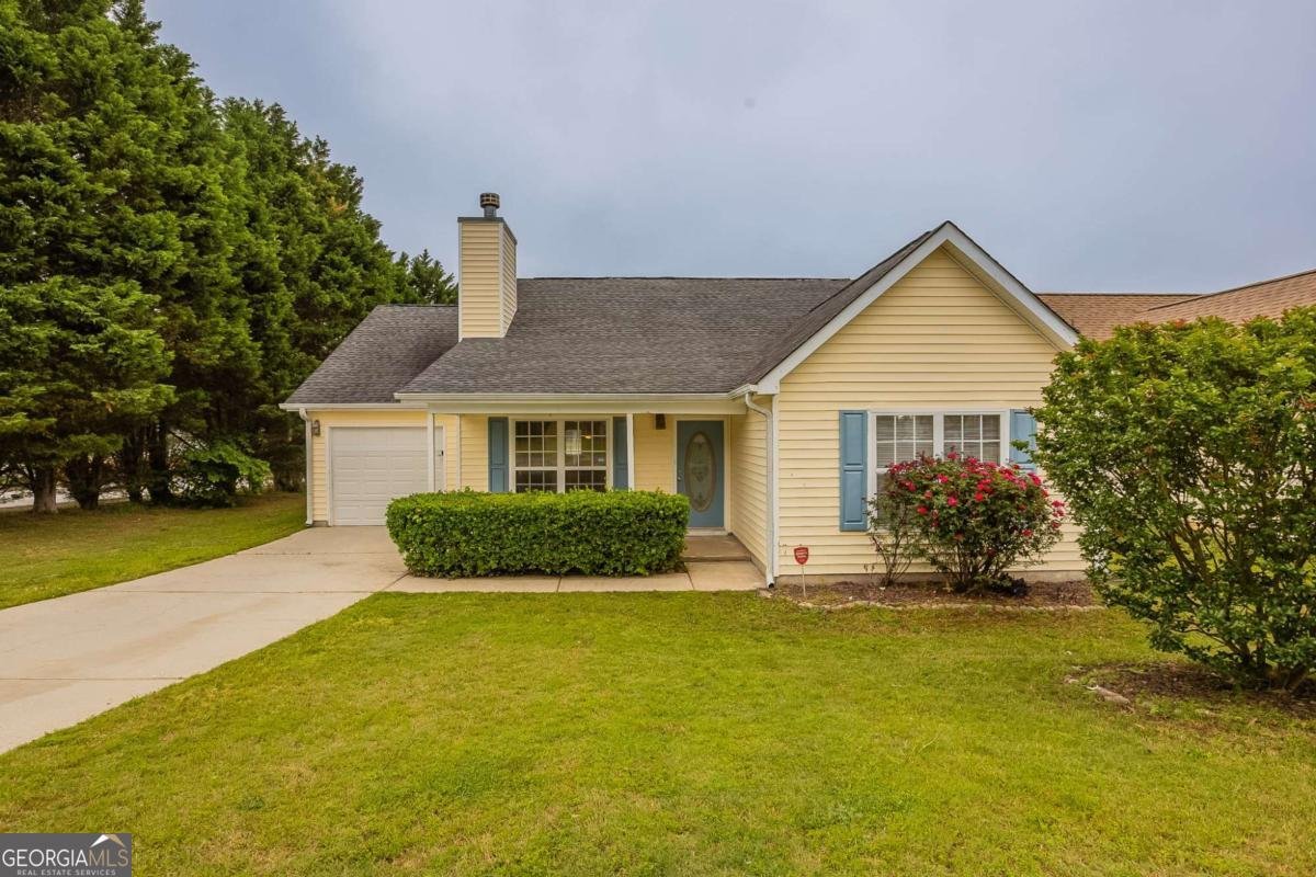 4045 Meadow Glen Way Fairburn - 1