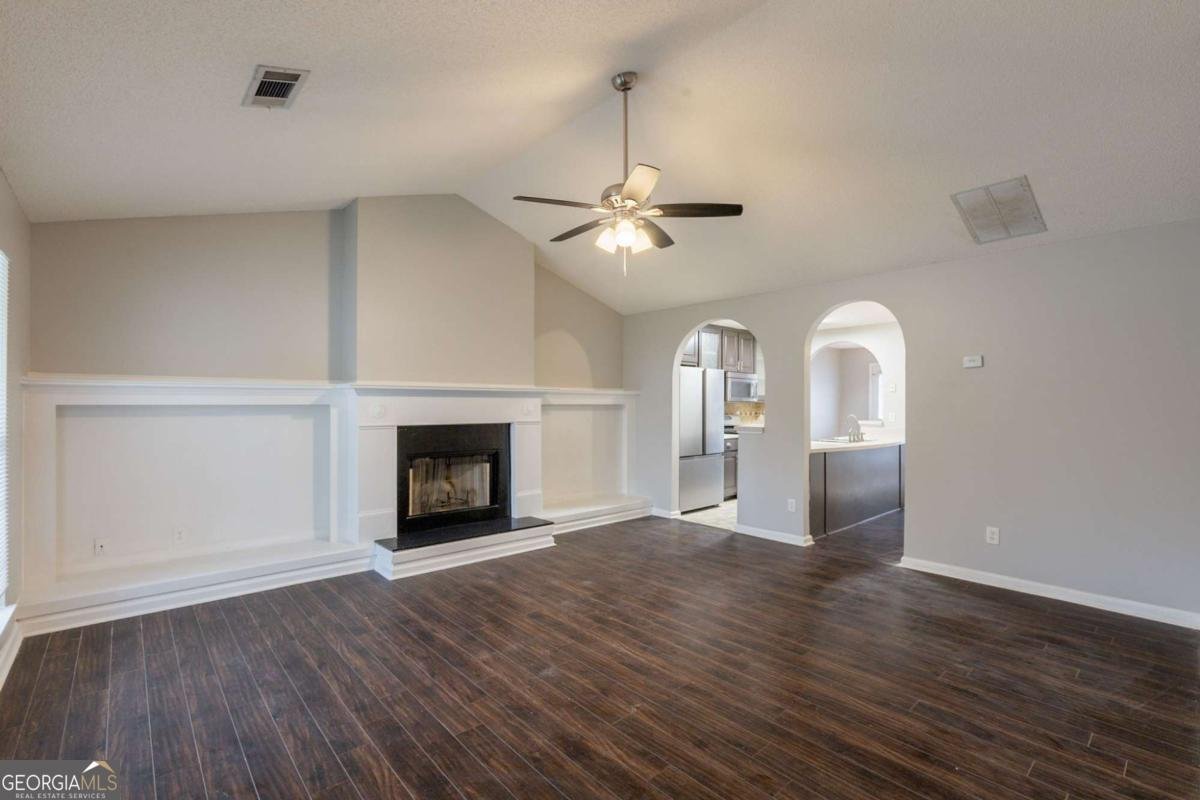 4045 Meadow Glen Way Fairburn - 10