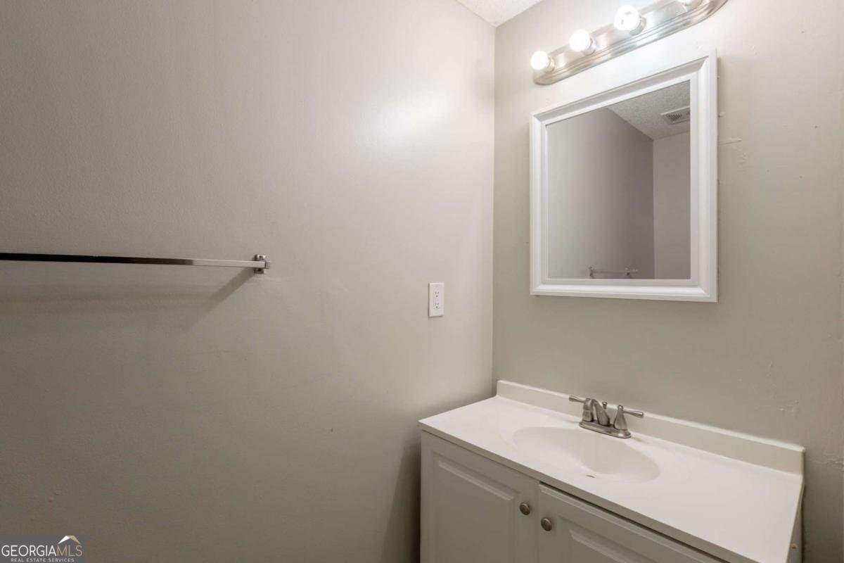 4045 Meadow Glen Way Fairburn - 15