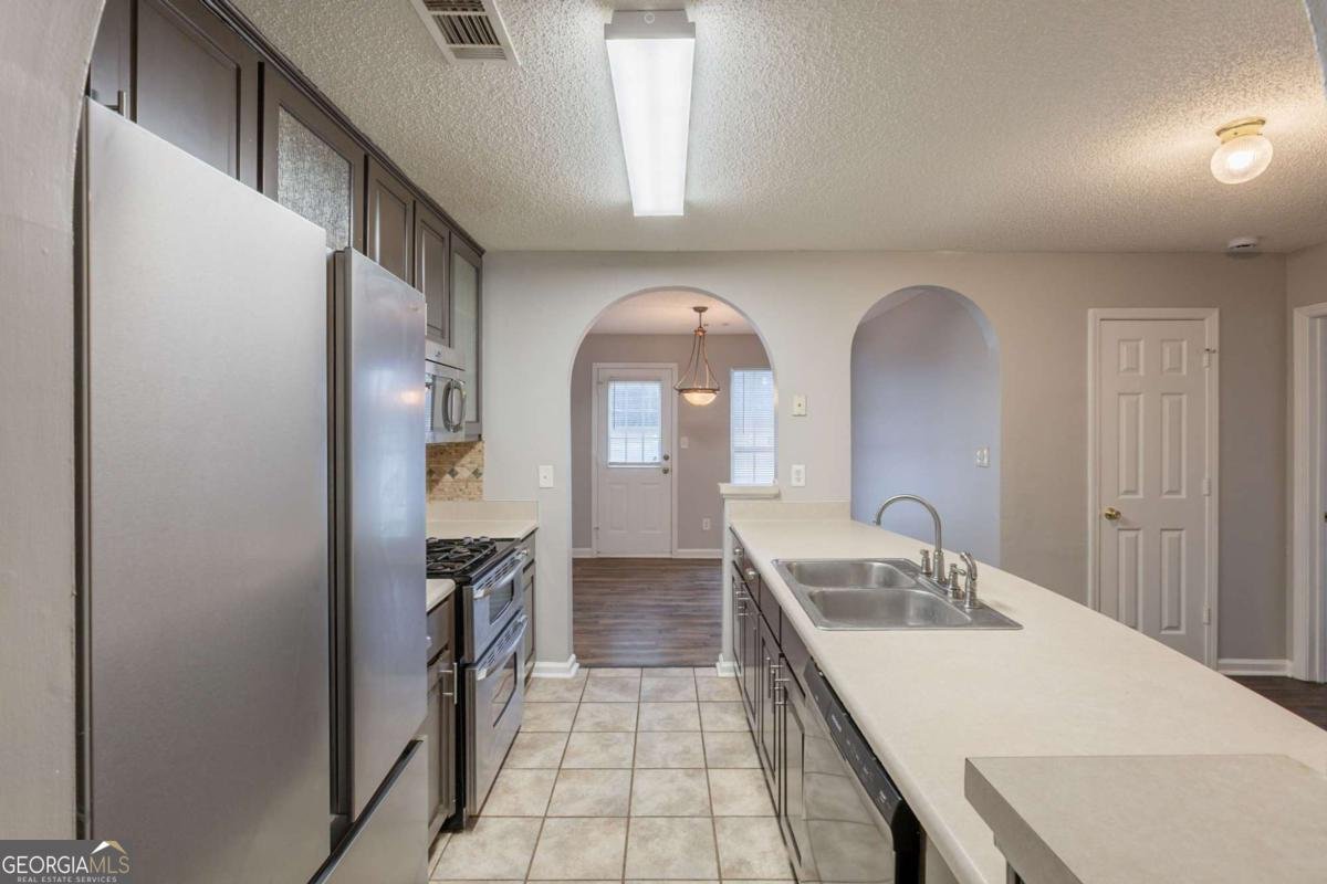 4045 Meadow Glen Way Fairburn - 2