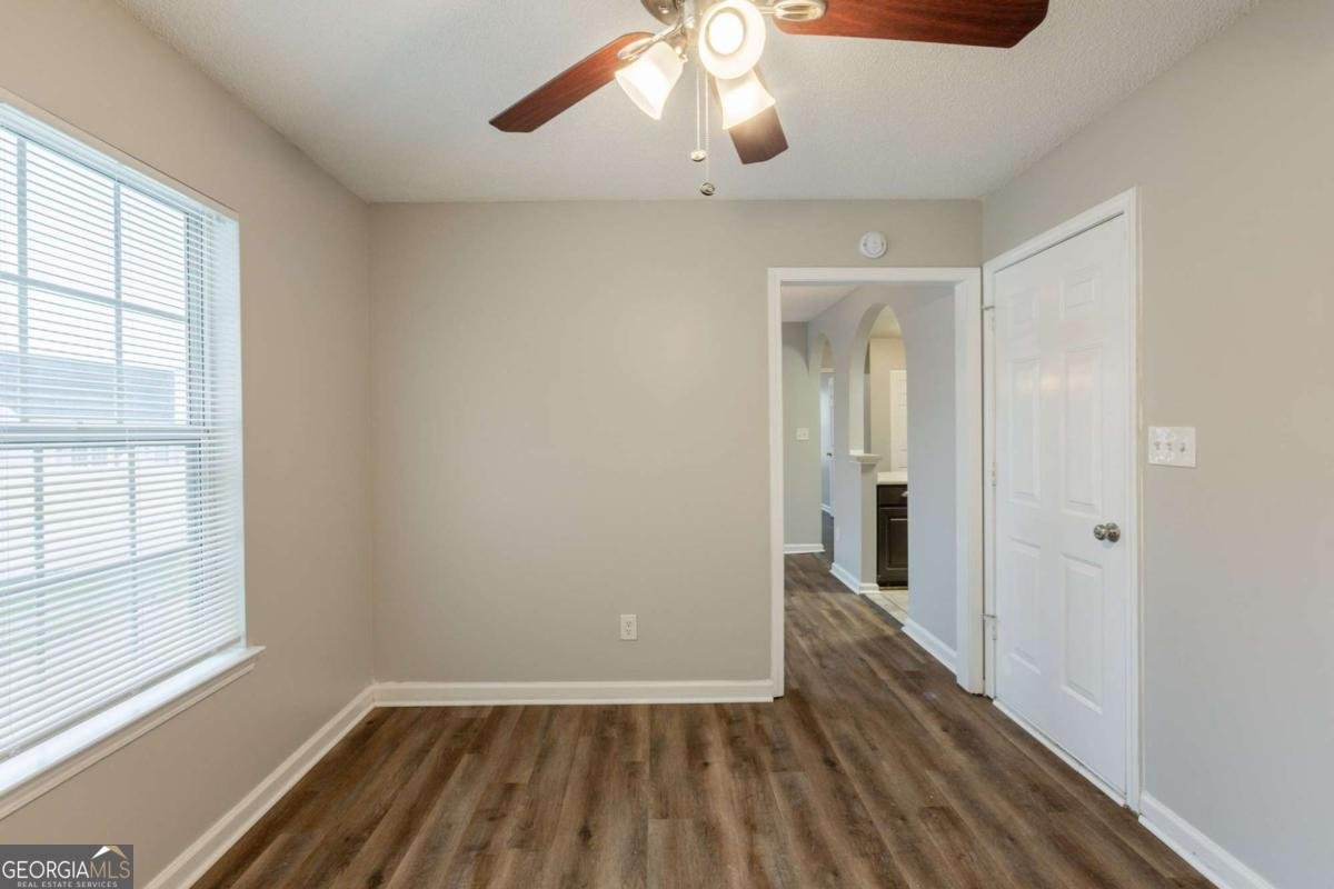 4045 Meadow Glen Way Fairburn - 22