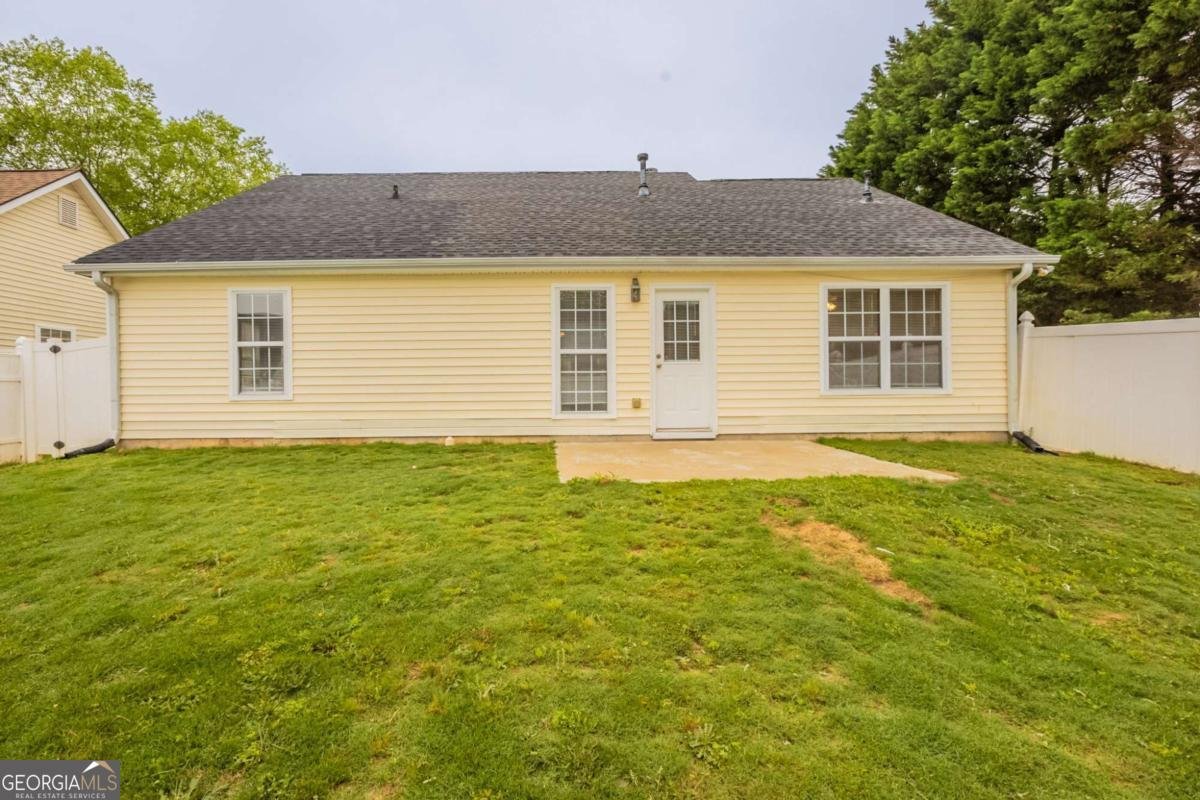 4045 Meadow Glen Way Fairburn - 32