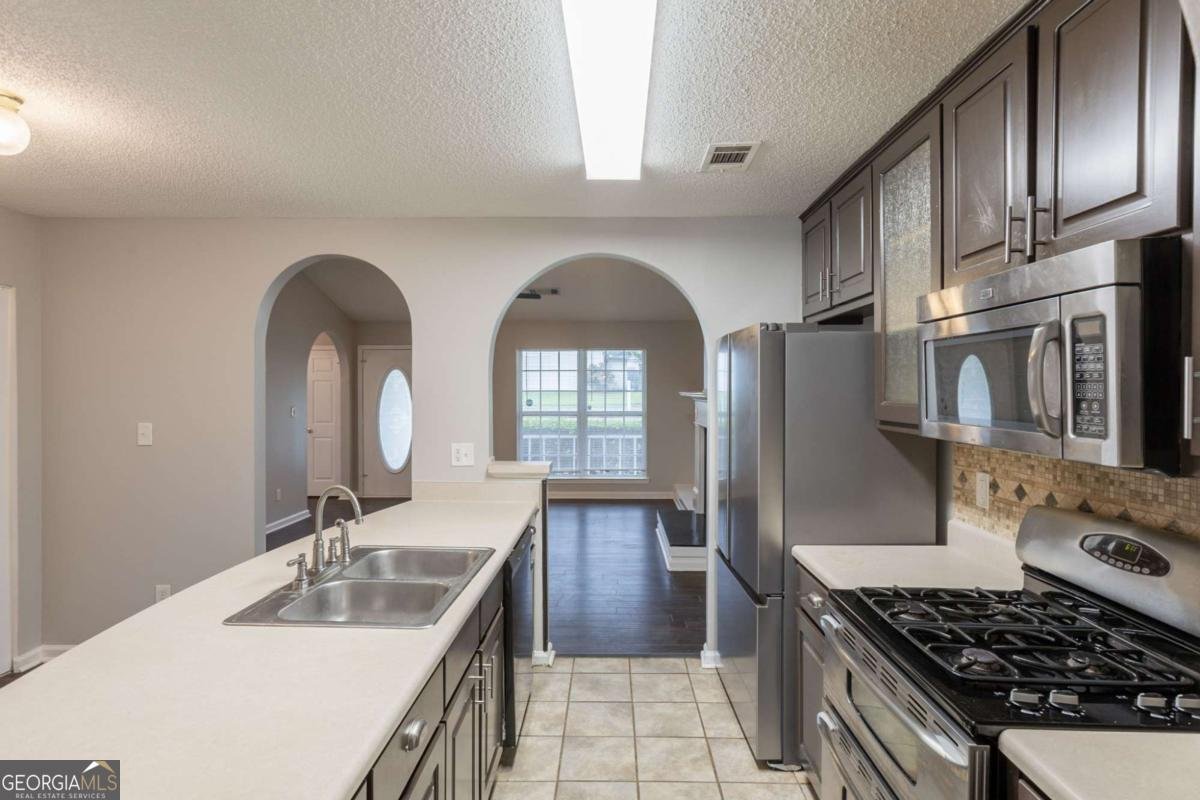 4045 Meadow Glen Way Fairburn - 6