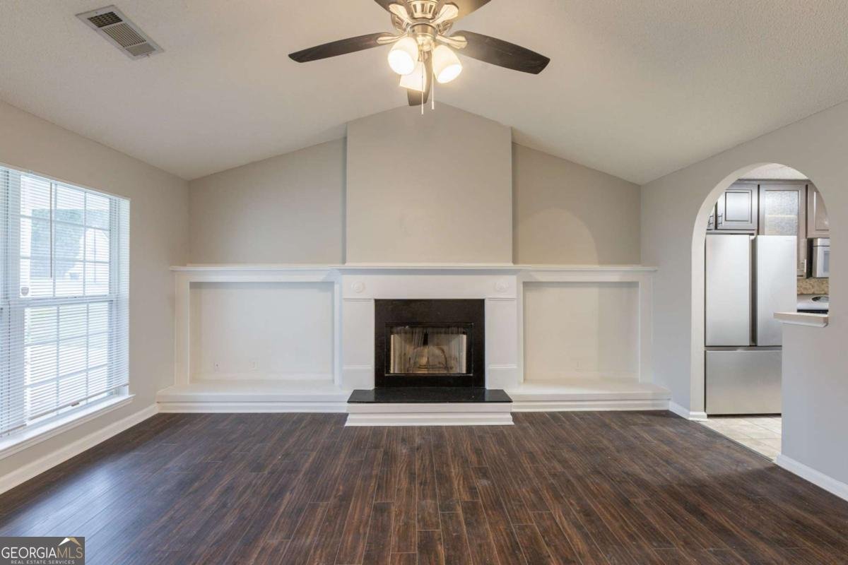 4045 Meadow Glen Way Fairburn - 8