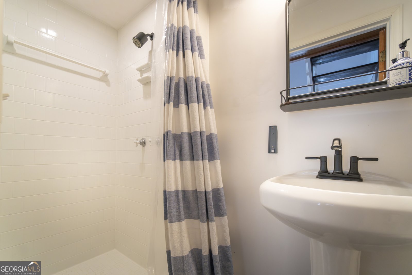 221 White Strasse Helen - 27