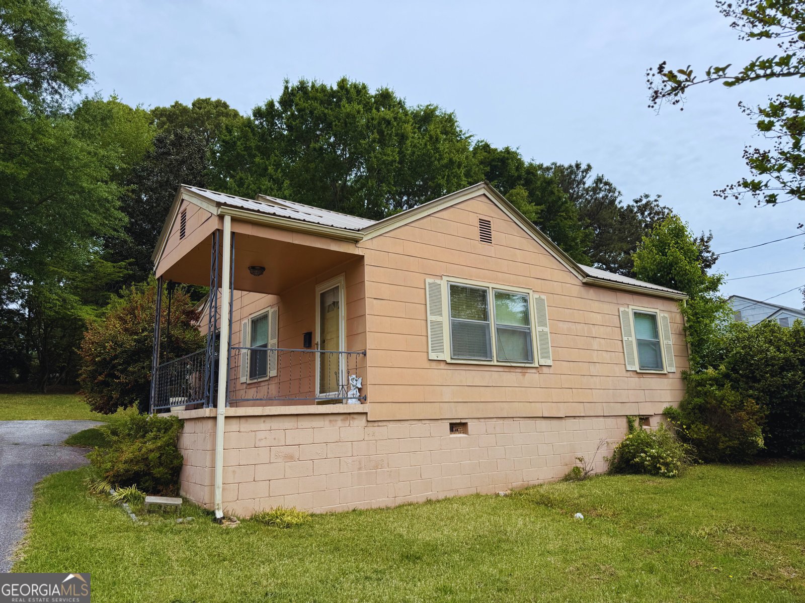 614 Peach Street Manchester - 1