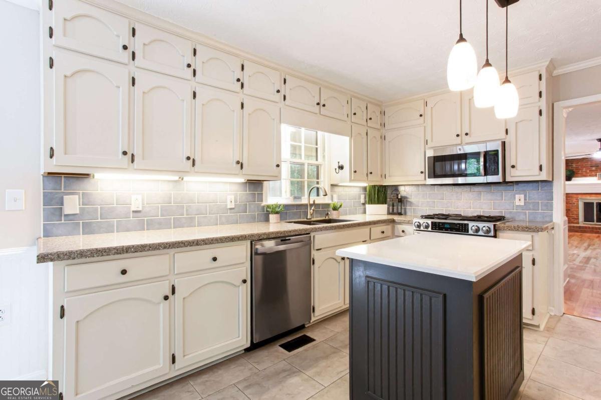 1855 Vintage Drive Snellville - 30