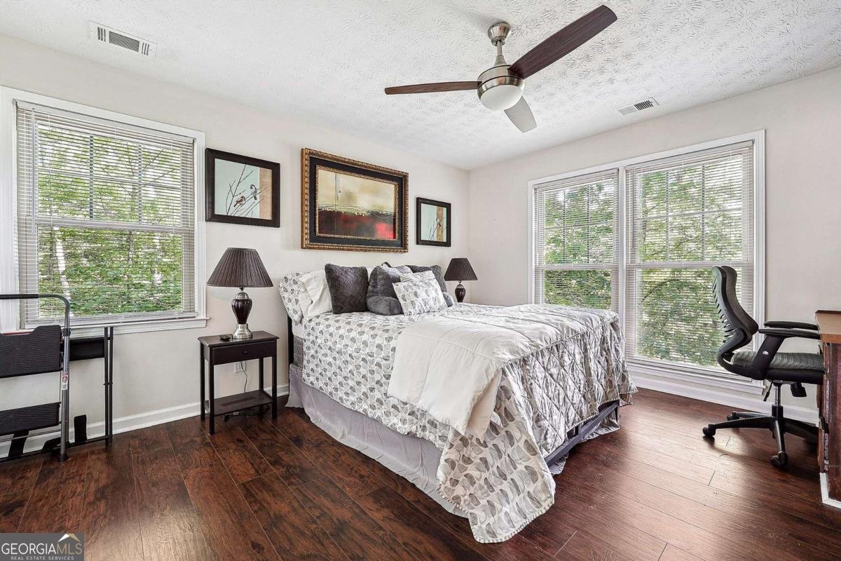 5027 Castlewood Drive Lilburn - 19