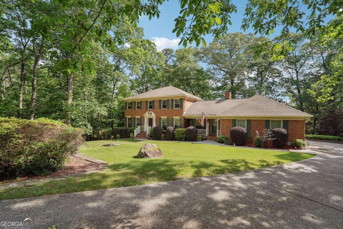 5027 Castlewood Drive Lilburn - 2