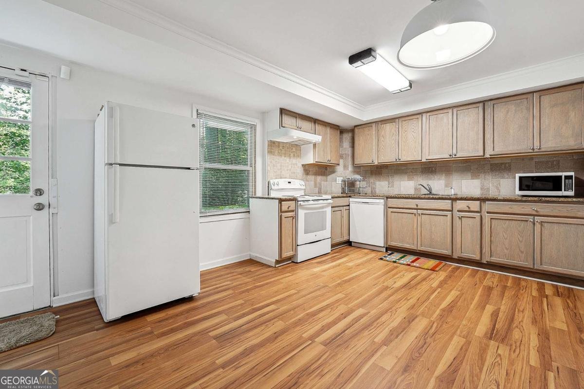 5027 Castlewood Drive Lilburn - 27