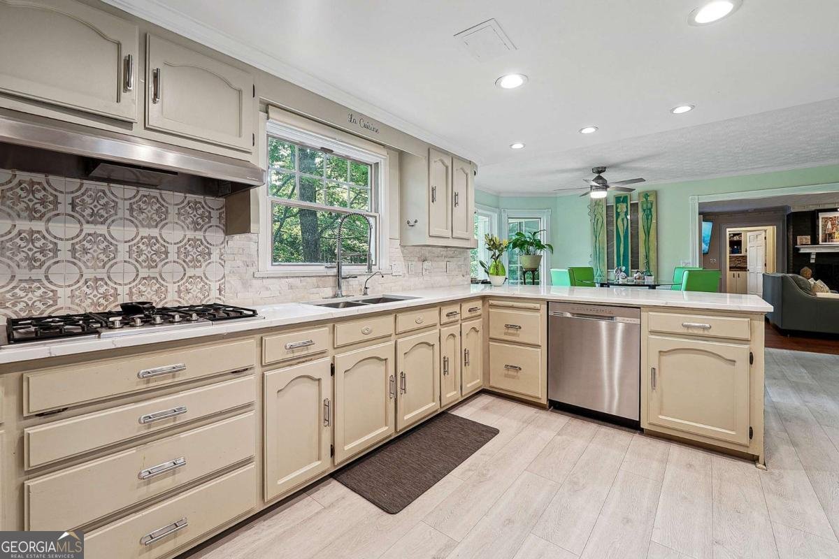 5027 Castlewood Drive Lilburn - 8