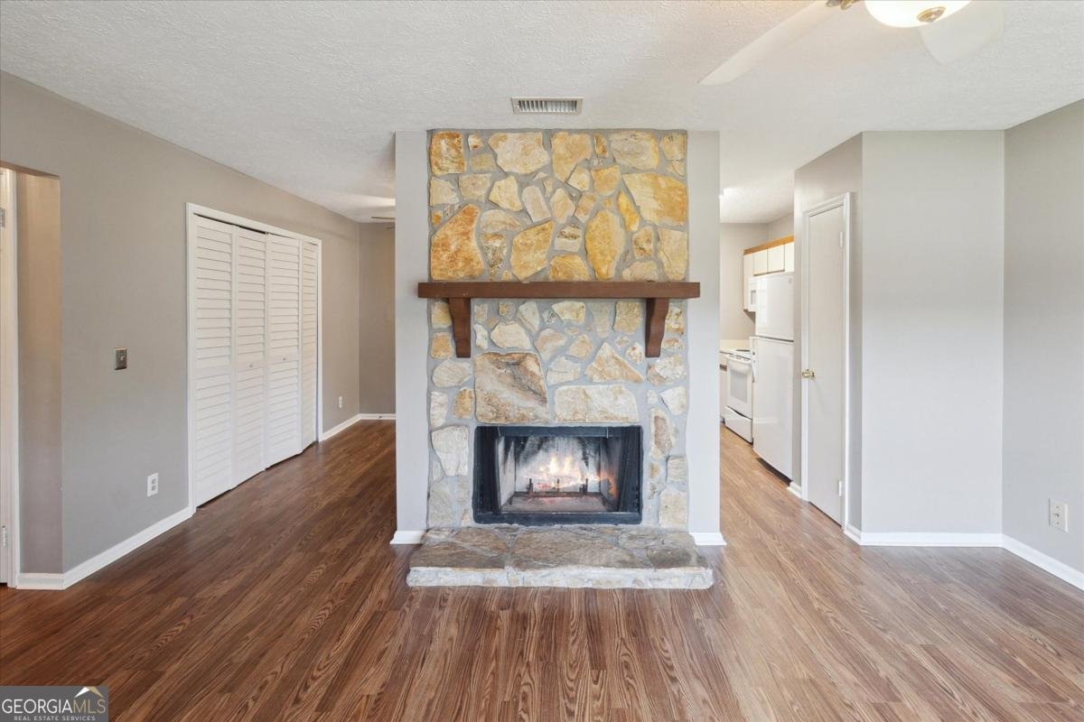 11 Whippoorwill Lane Richmond Hill - 11