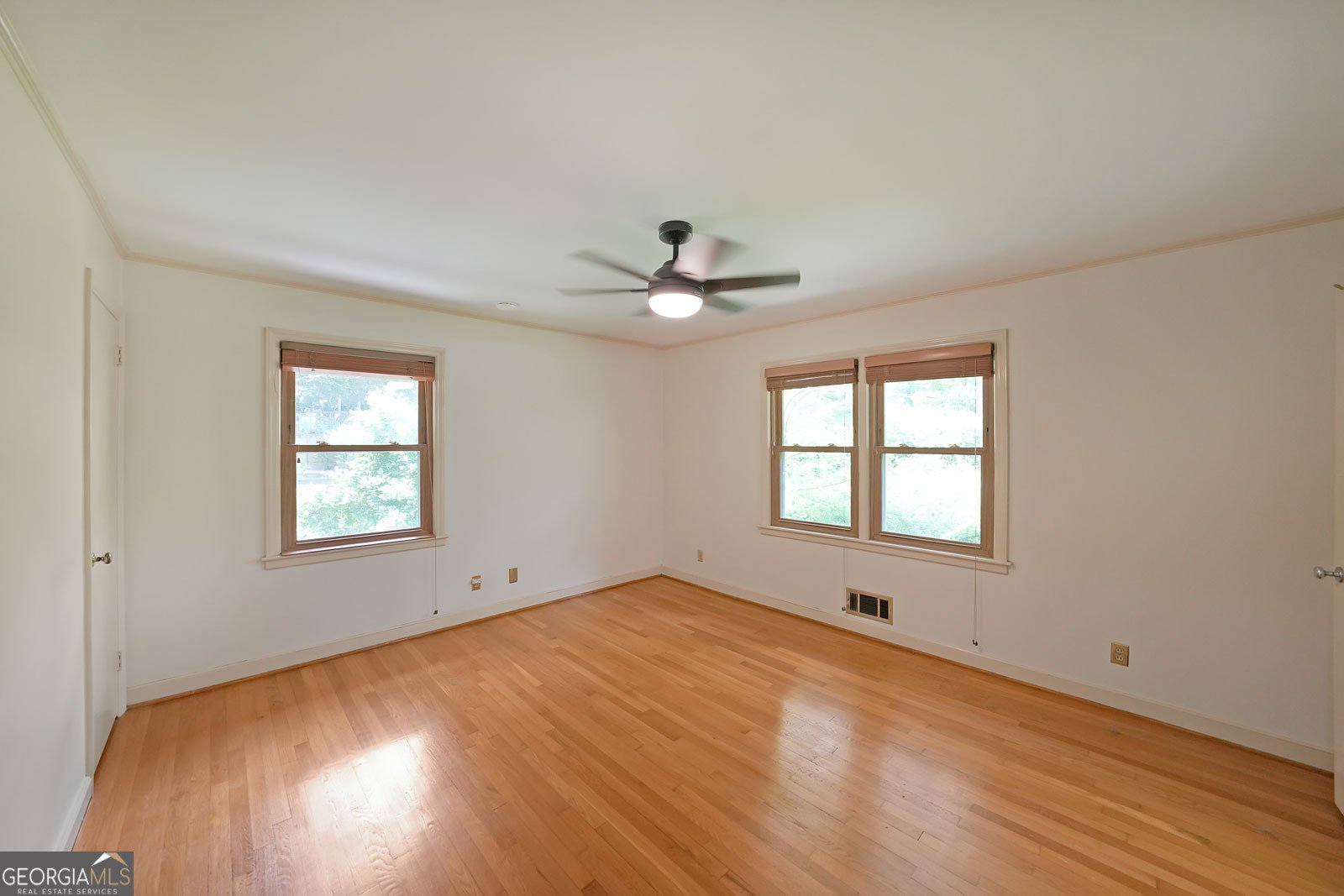 6835 Castleton Drive Sandy Springs - 17