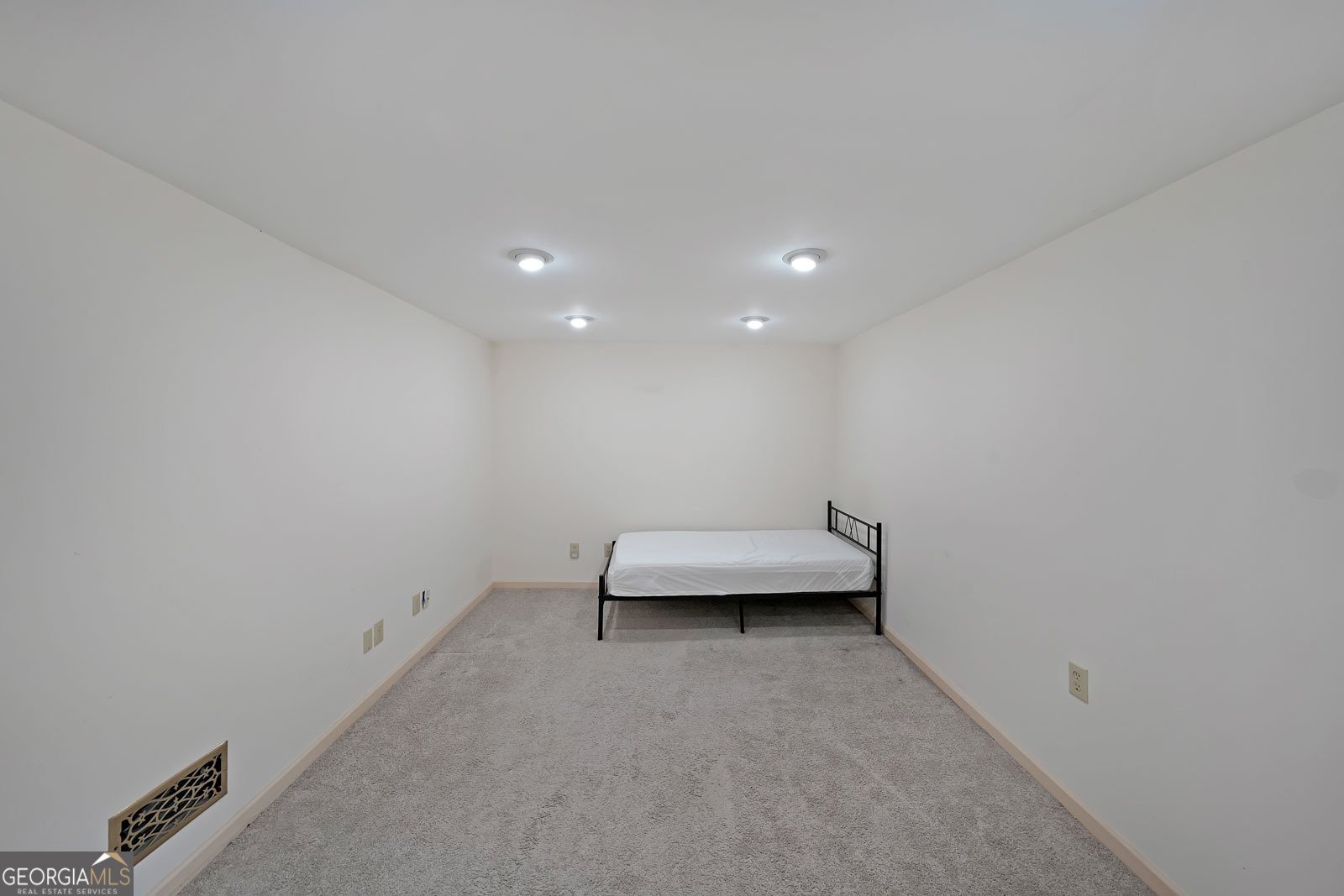6835 Castleton Drive Sandy Springs - 27