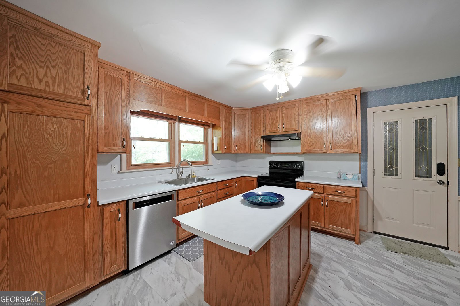 6835 Castleton Drive Sandy Springs - 8